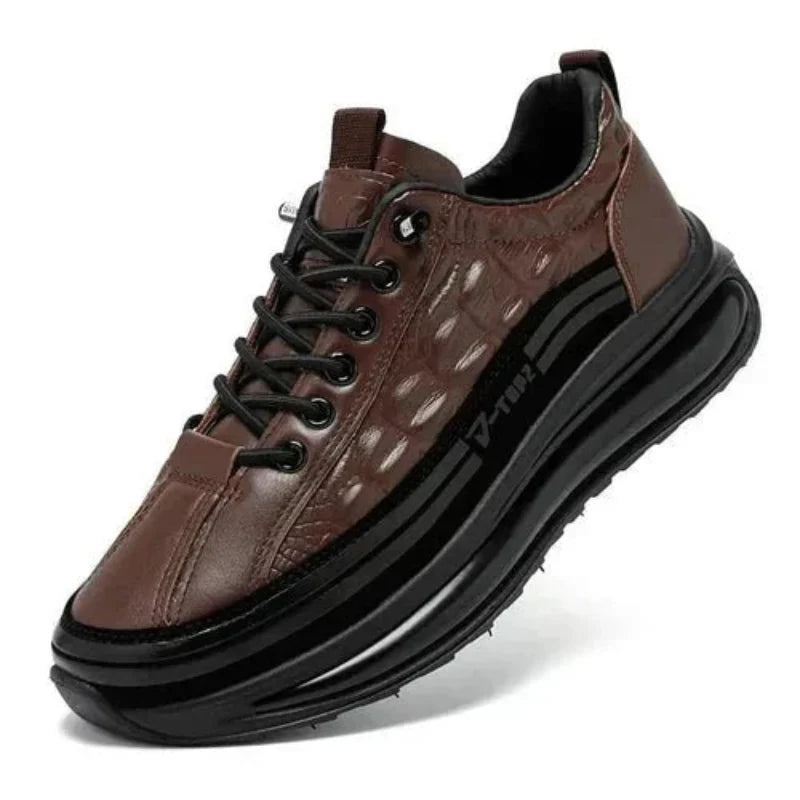 Tênis Masculino Estilo Couro De Crocodilo + Relogio de Brinde [Black-Friday]